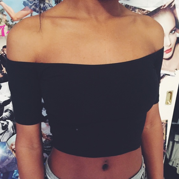 Black off the shoulder Crop Top