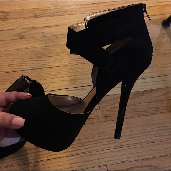 Heels😍👠 - Picture 2 of 3