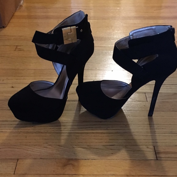 Heels😍👠 - Picture 3 of 3