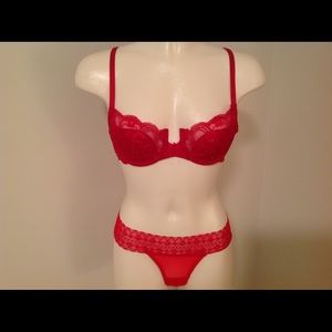 💋PRICE DROP!💋 Red Lace Demi w/NWT lace thong
