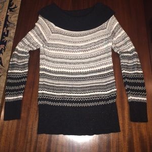 Beautiful white and black sweater w/silver woven.