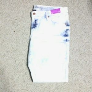 Light wash skinny jeans