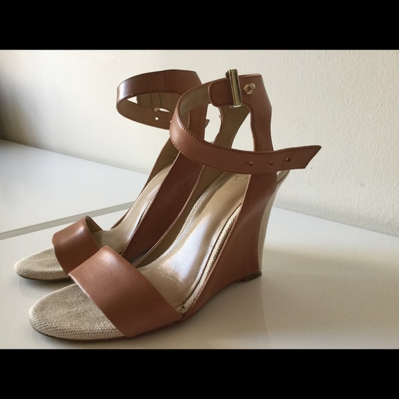 Ann Taylor Camel leather and weave wedge
