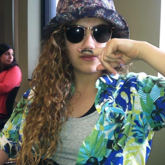 Meet your Posher, Jordan - Picture 2 of 4