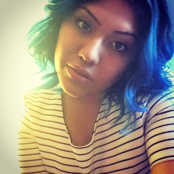 Meet your Posher, Emily - Picture 2 of 4