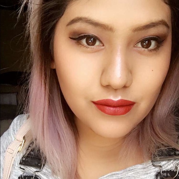 Meet your Posher, Emily - Picture 3 of 4