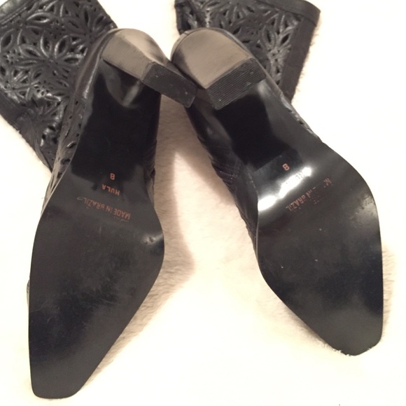 Beautiful black booties, size 8 - Picture 2 of 3