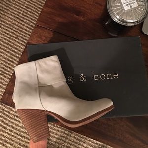 Newbury boots/ cream suede