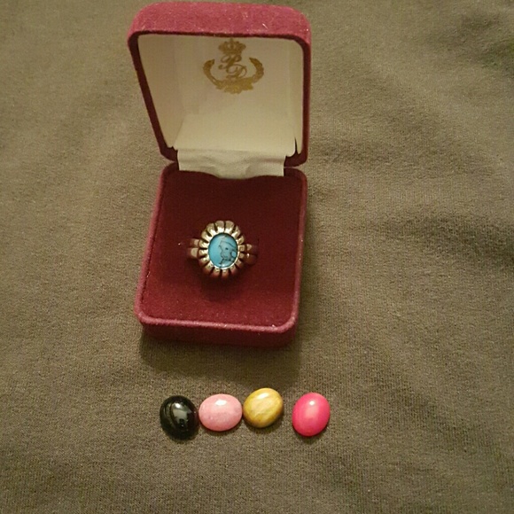 Silver ring with interchangeable stones