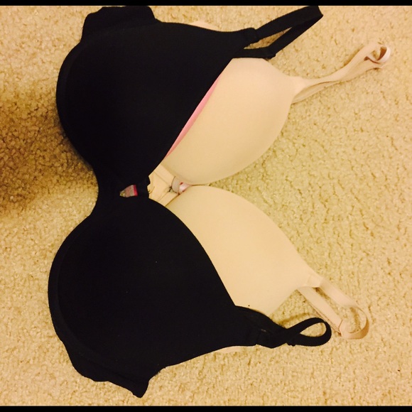 ⚡️SALE⚡️2 Victoria Secret Bras