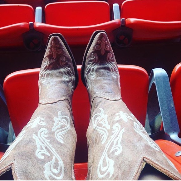 ❌SOLD❌Authentic Corral Embroidered Cowboy Boot - Picture 3 of 4