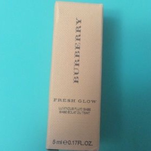 Burberry fresh glow luminous fluid base
