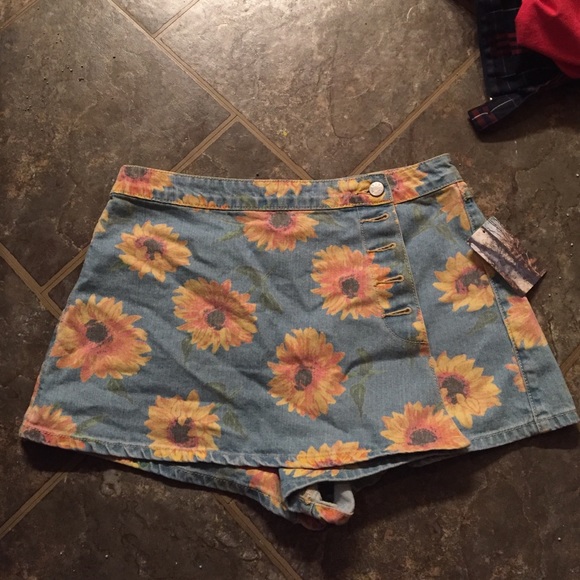 BDG Sunflower Skort (Skirt/Shorts)