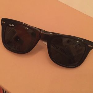 Folding wayfarers