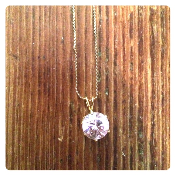 Beautiful necklace with (FAKE) pink diamond💗