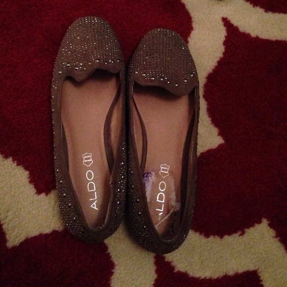 Got to have these! Aldo studded flats