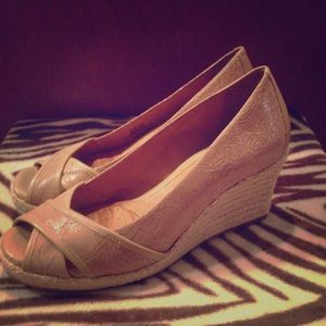 NURTURE peep toe leather wedges size 8M