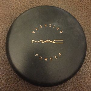 MAC Bronzing Powder in "Golden"