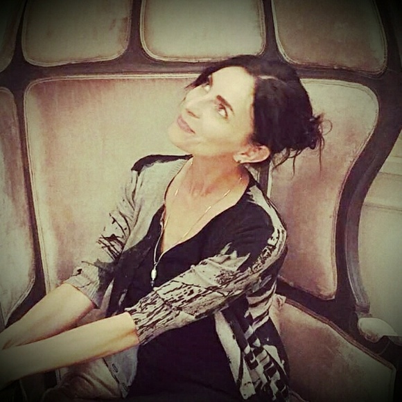 Meet your Posher 🌷POSH AMBASSADOR🌷 - Picture 4 of 9