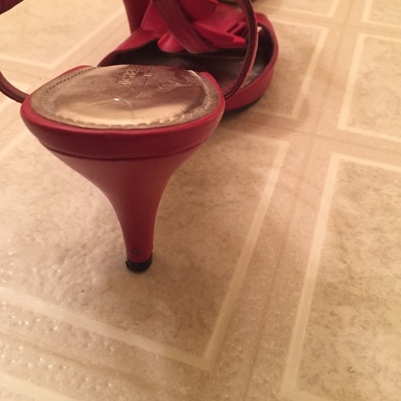 Red heels - Picture 2 of 3