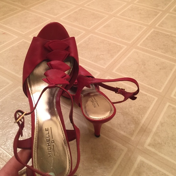 Red heels - Picture 3 of 3