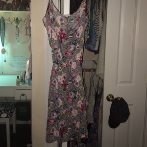 Cute wrap floral dress... Size M