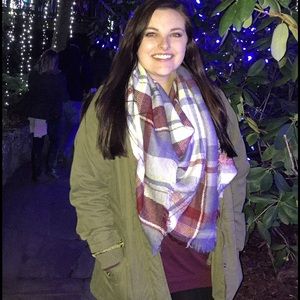 Meet your Posher, Monica