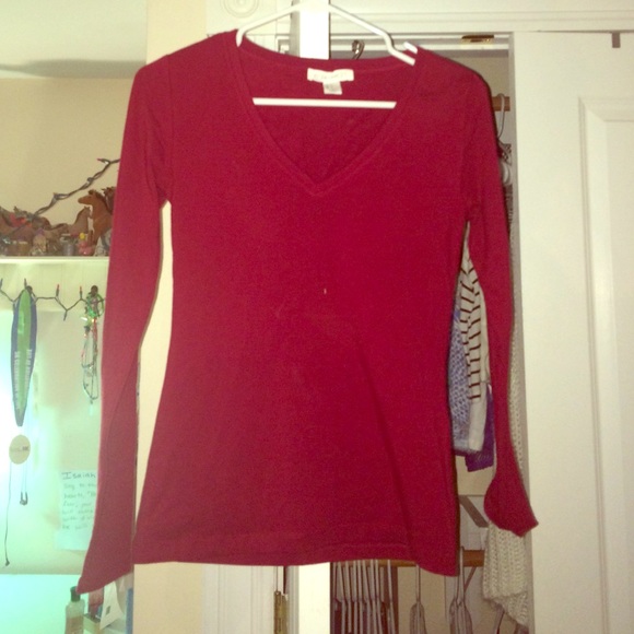 Red v neck shirt - Picture 1 of 3