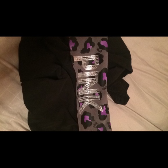 Black leopard brunt yoga pants