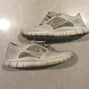 Men Nike Free Runs size 11