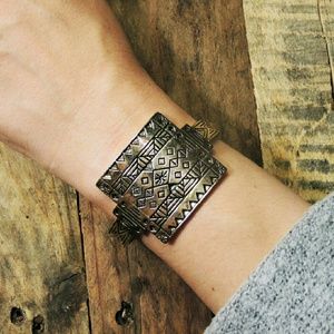 Ettika Los Angeles Cuff