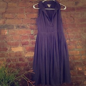 Sleeveless collared pleated dress