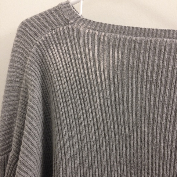 🚨SOLD!!🚨 Brandy Melville long sleeve crop - Picture 3 of 4