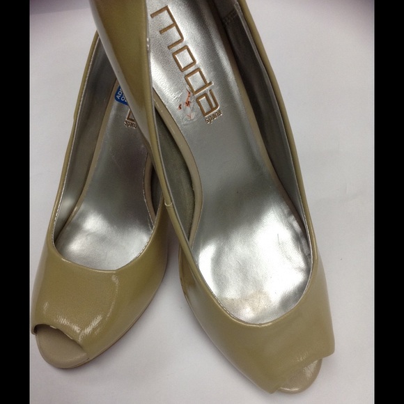 Moda spana Heels. Size 8M