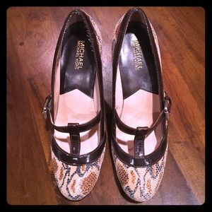 Super cute snake skin pumps