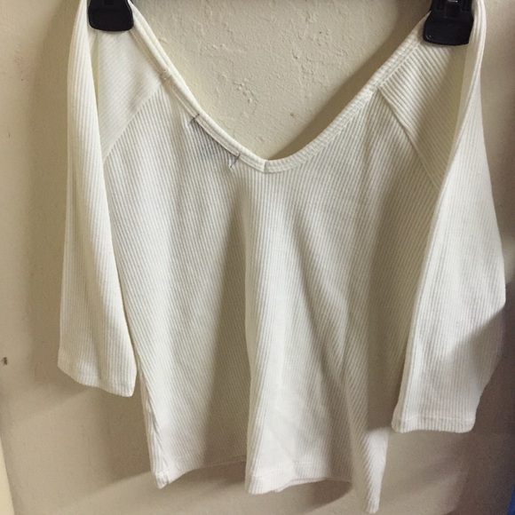 White low v-neck crop top - Picture 2 of 3