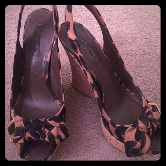 🎀🎀Authentic LV Leopard wedges🎀🎀