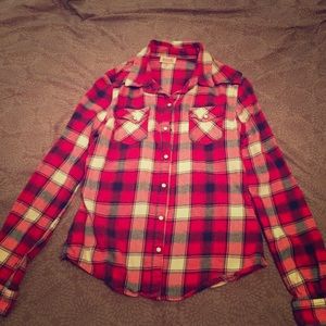 Mossimo medium long sleeve button down shirt