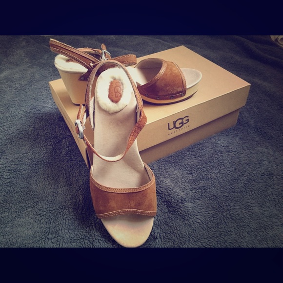 UGG Oliana Sandal, size 7
