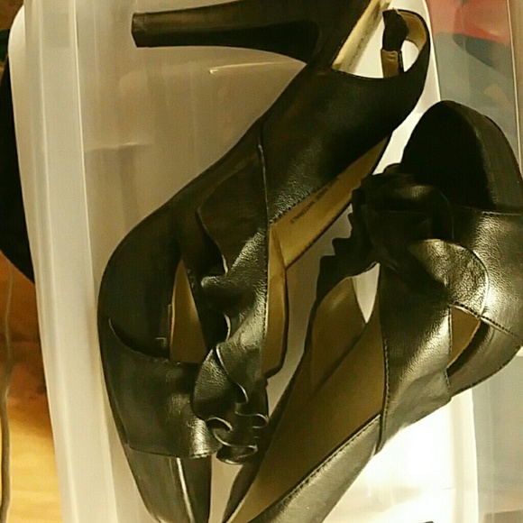 Ruffle open toe heels - Picture 1 of 3