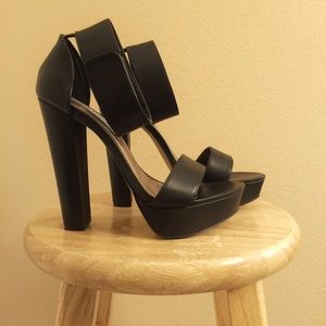 ⚡️FLASH SALE⚡️Steve Madden "Cluber" Heels