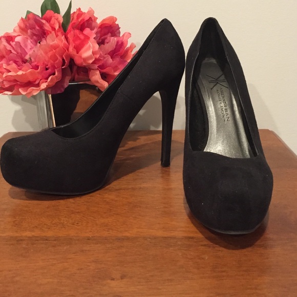Kardashian Kollection platform pumps