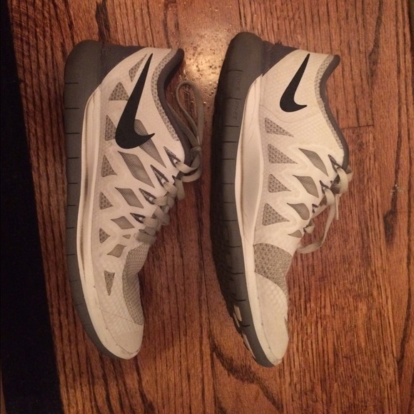 White Nike free runs 5.0