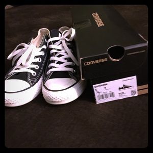 Black converse women's size 7