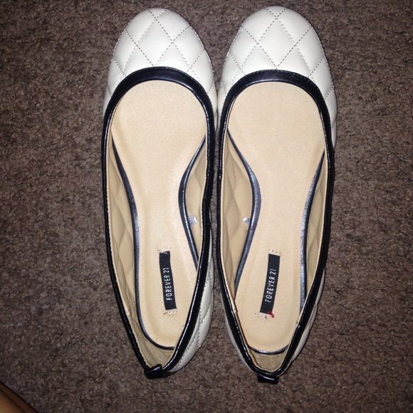 Forever 21 Shoes - BNWT quilted flats