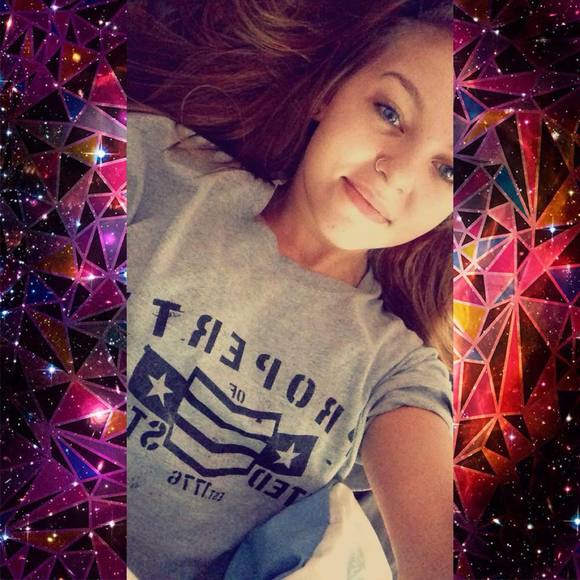 Meet your Posher, Laura - Picture 1 of 1