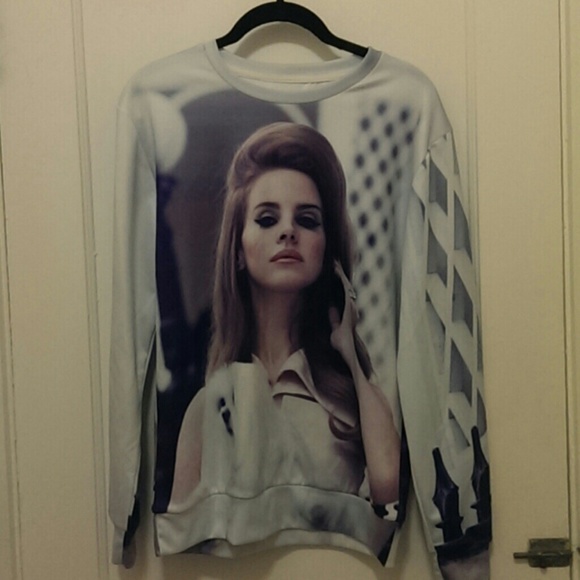 Lana del Rey sweater