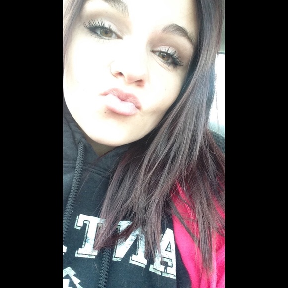 Meet your Posher, Caitlin - Picture 1 of 1