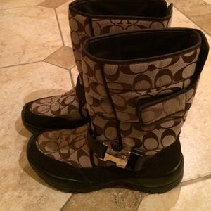 Brown fancy coach winter boots