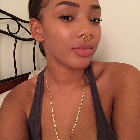 Meet your Posher, Cashae - Picture 1 of 1